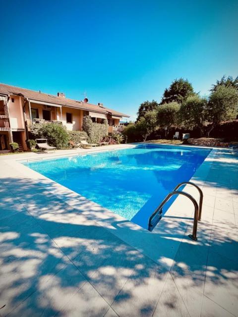 Ferienwohnung Residenza Riviera Degli Olivi Torri Del Benaco Exterior foto