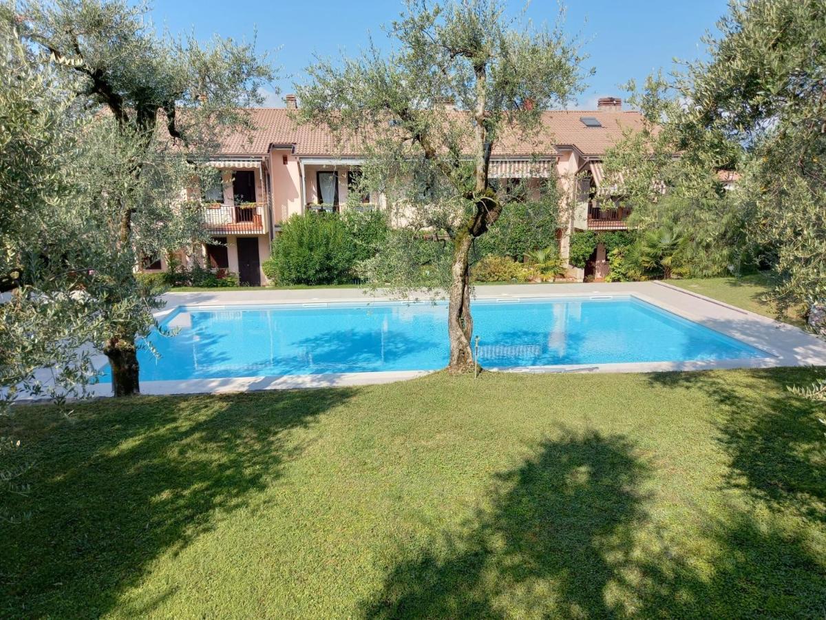 Ferienwohnung Residenza Riviera Degli Olivi Torri Del Benaco Exterior foto