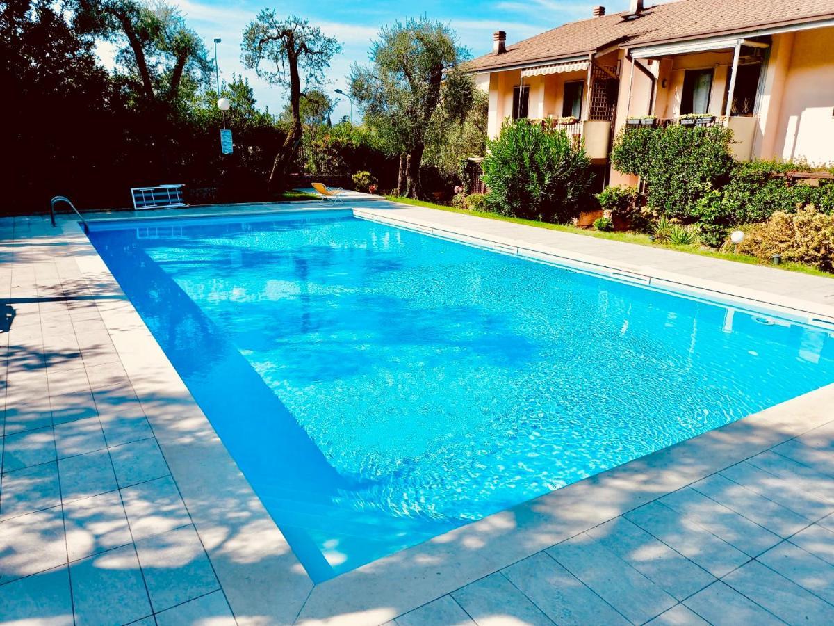 Ferienwohnung Residenza Riviera Degli Olivi Torri Del Benaco Exterior foto