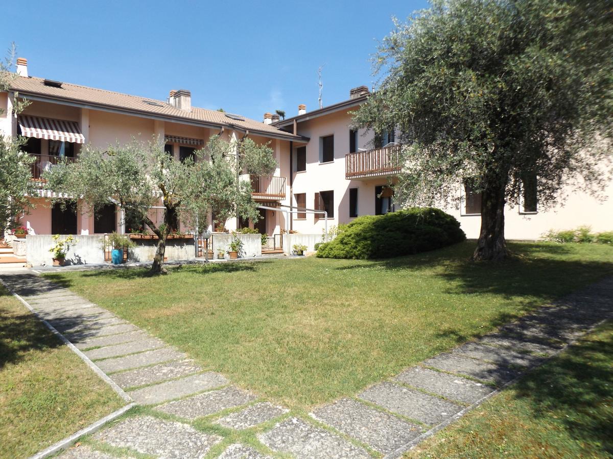 Ferienwohnung Residenza Riviera Degli Olivi Torri Del Benaco Exterior foto