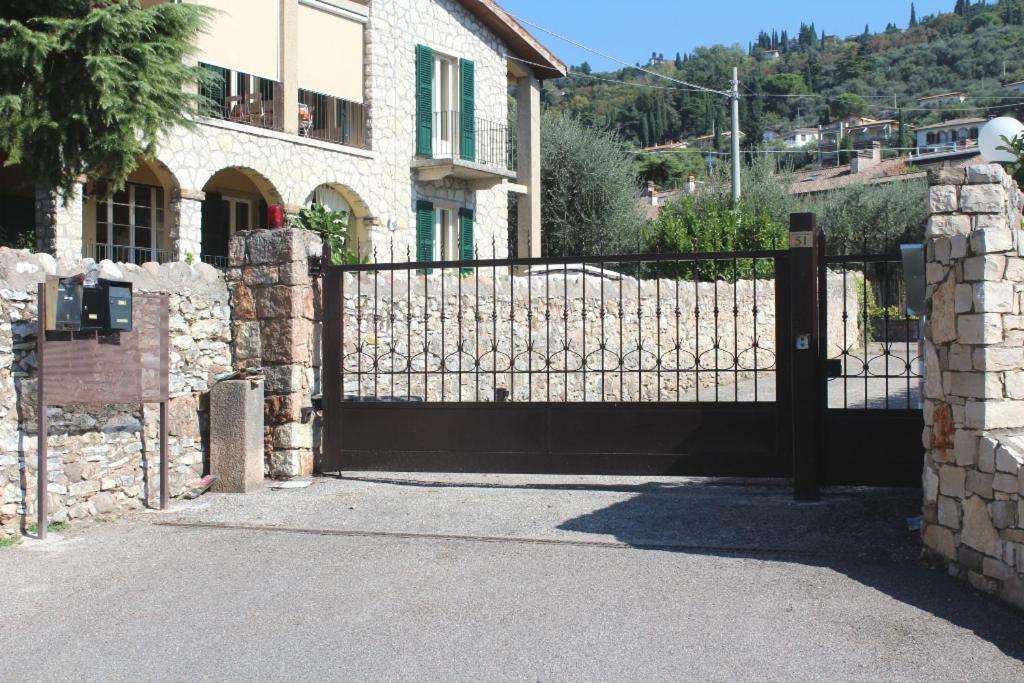Ferienwohnung Residenza Riviera Degli Olivi Torri Del Benaco Exterior foto