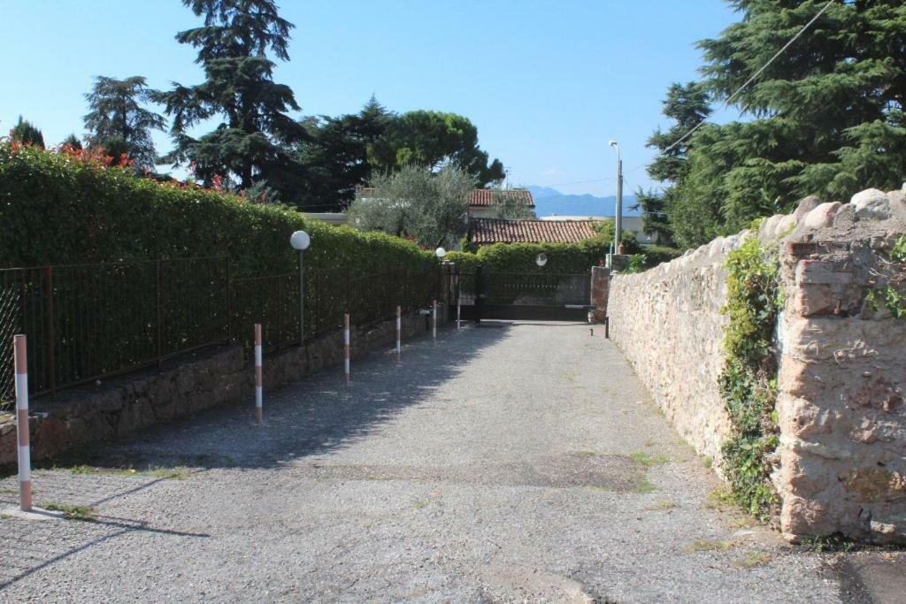 Ferienwohnung Residenza Riviera Degli Olivi Torri Del Benaco Exterior foto