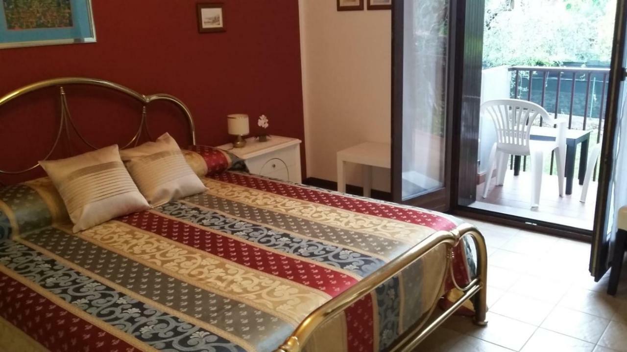 Ferienwohnung Residenza Riviera Degli Olivi Torri Del Benaco Exterior foto