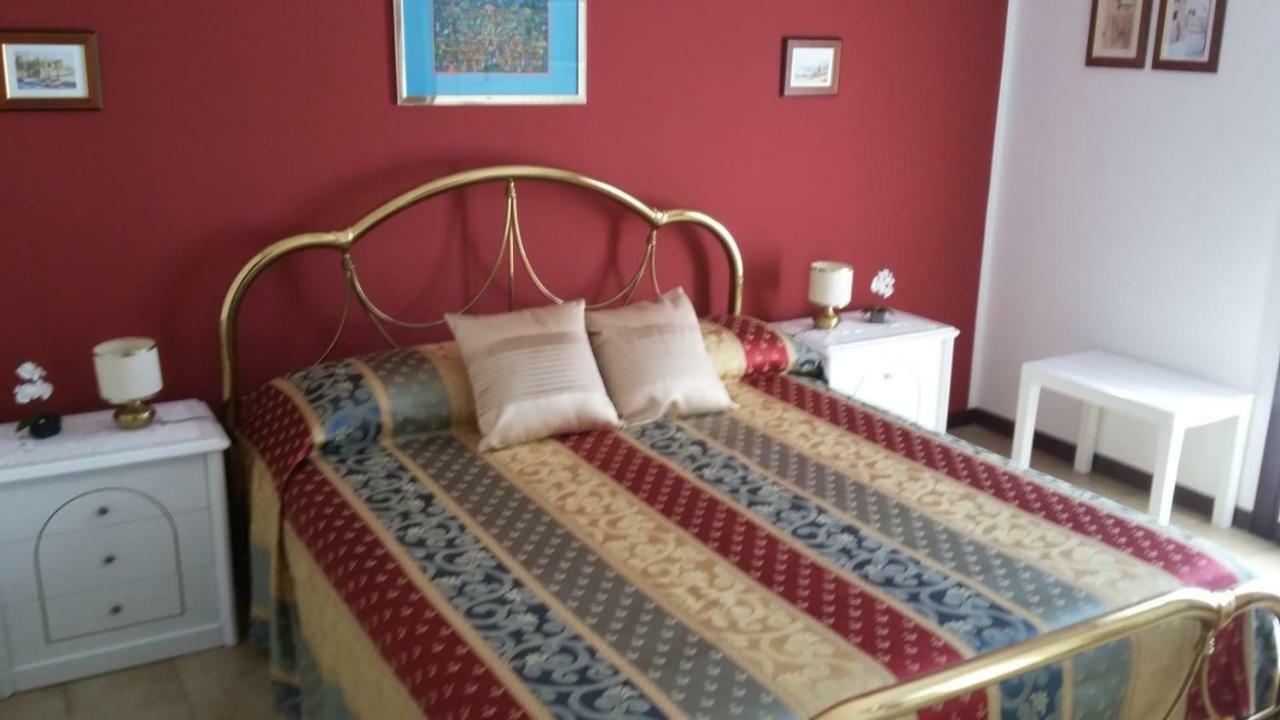 Ferienwohnung Residenza Riviera Degli Olivi Torri Del Benaco Exterior foto