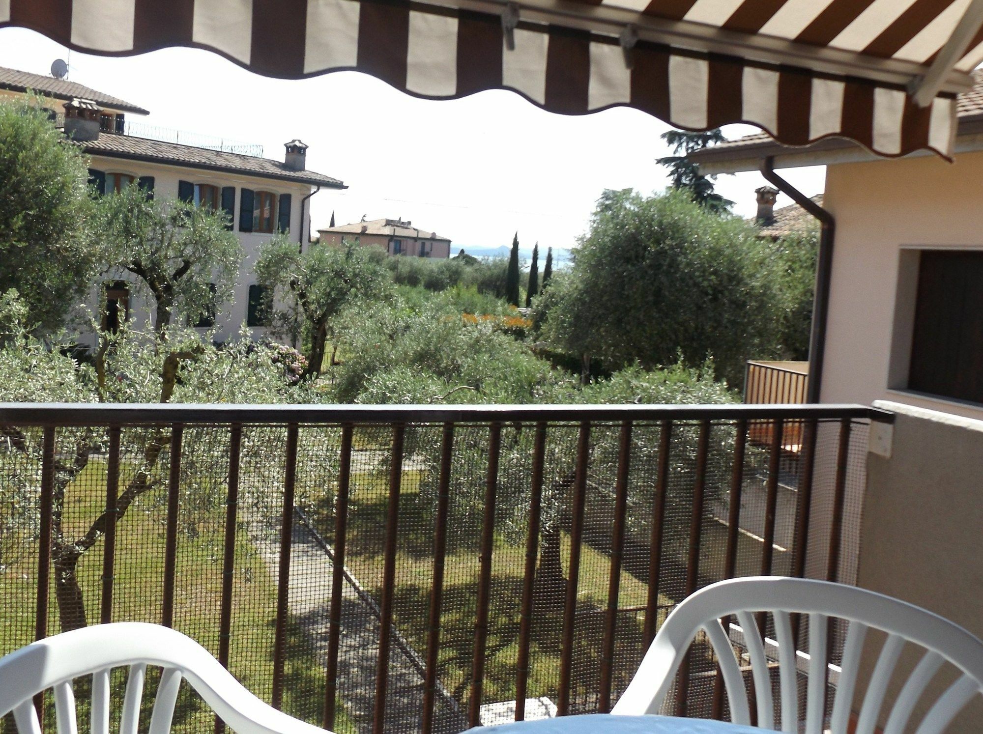 Ferienwohnung Residenza Riviera Degli Olivi Torri Del Benaco Exterior foto