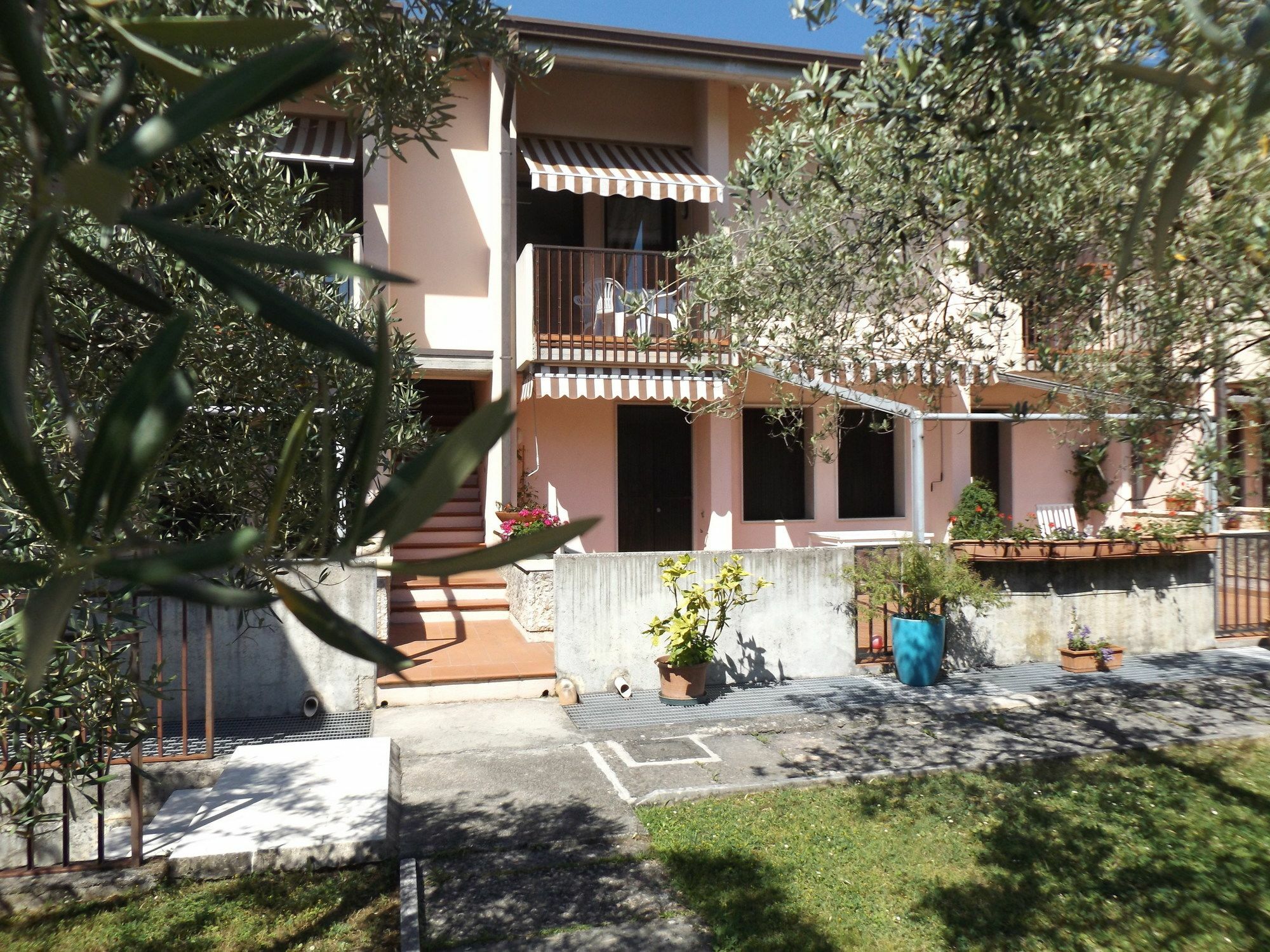 Ferienwohnung Residenza Riviera Degli Olivi Torri Del Benaco Exterior foto